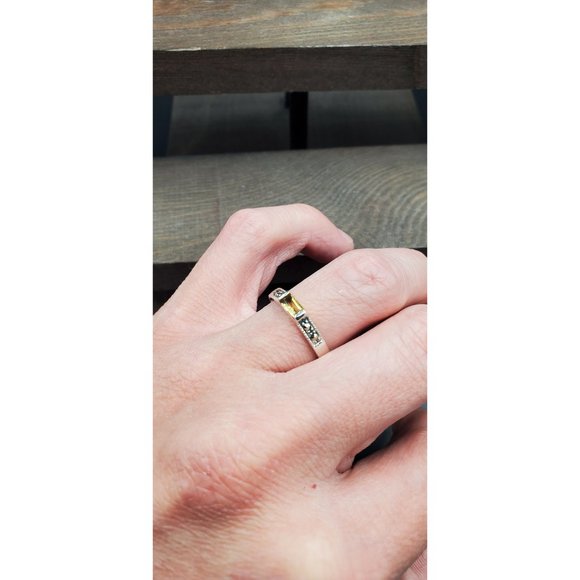 Size 7.75 Sterling Silver Yellow Glass Gem And Marcasite Stone Band Ring - Picture 2 of 6